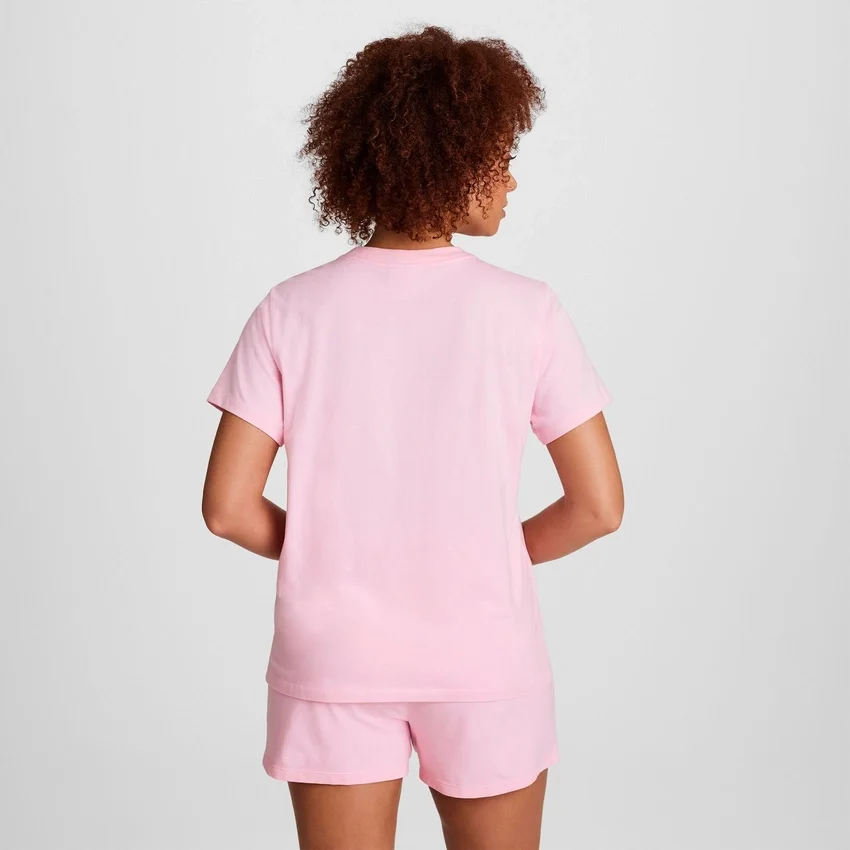Klasyczny T-shirt z napisem w tym samym odcieniu na lewej piersi