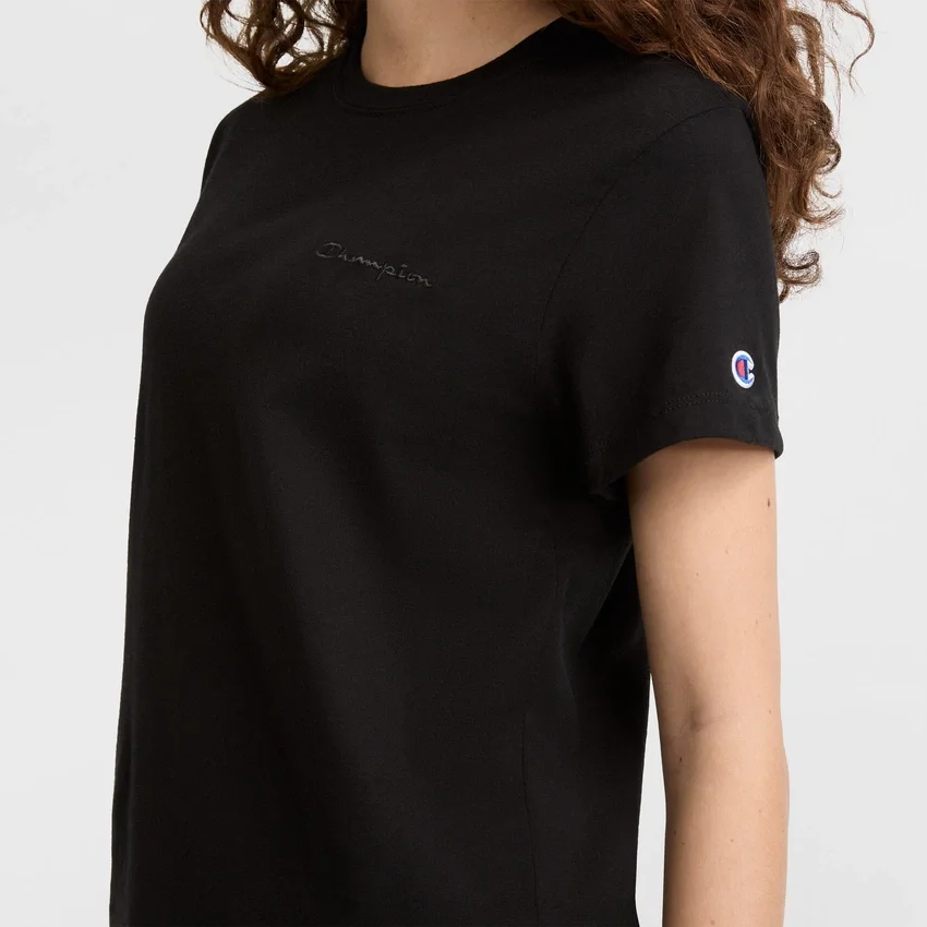 Klasyczny T-shirt z napisem w tym samym odcieniu na lewej piersi